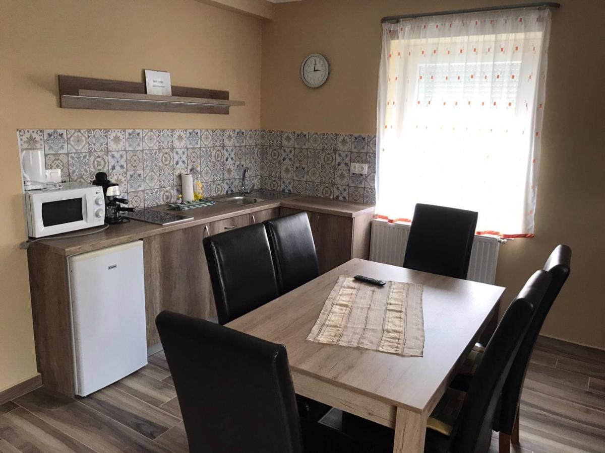 Adrienn Apartman Шарвар Екстер'єр фото