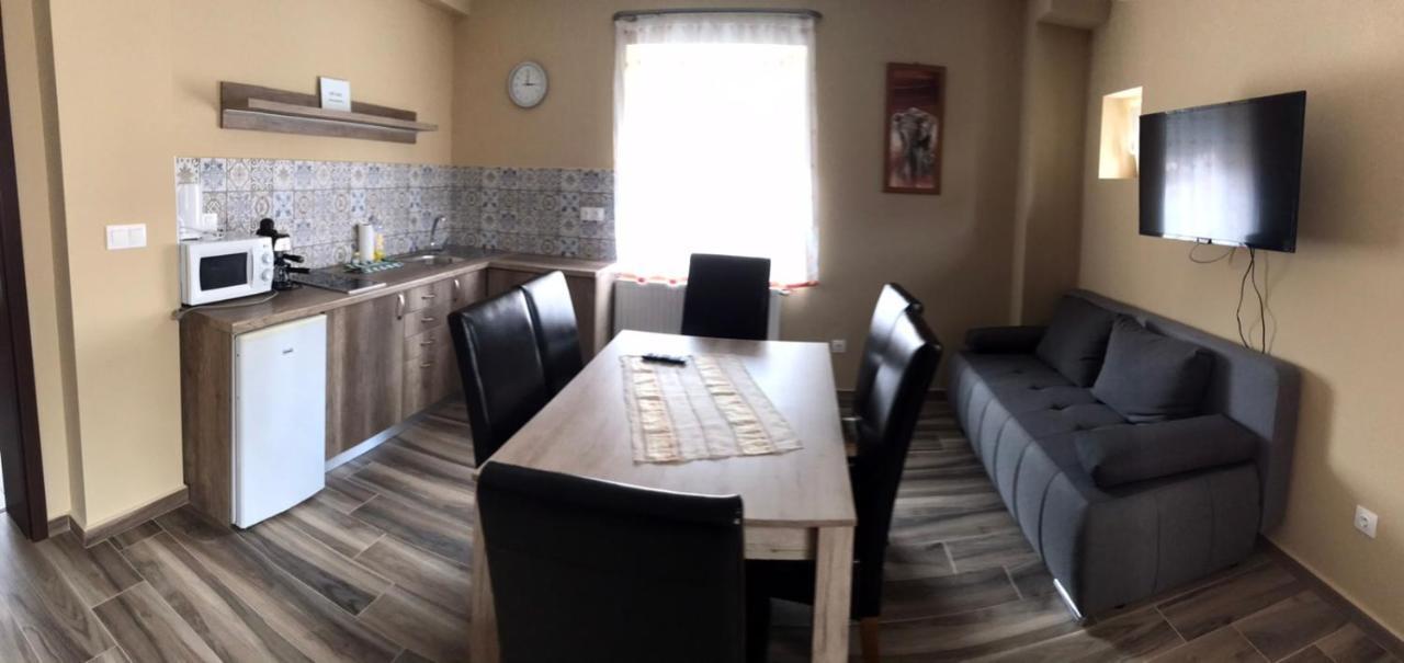 Adrienn Apartman Шарвар Екстер'єр фото