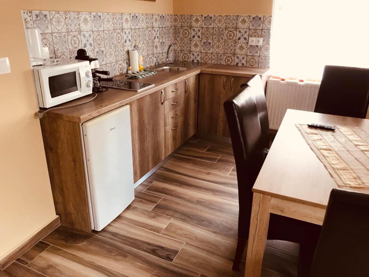 Adrienn Apartman Шарвар Екстер'єр фото