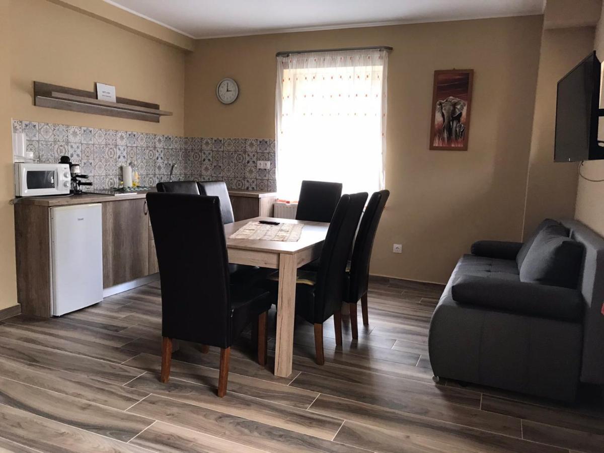 Adrienn Apartman Шарвар Екстер'єр фото